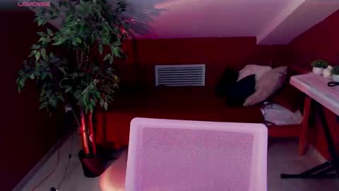 Snapshot of hypequeen_ chatting on October 2025 02:47:02 PM Julia online show from October 2025 02:47:02 PM