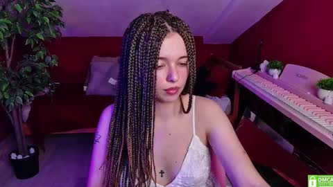 Snapshot of hypequeen_ chatting on November 2025 09:04:02 PM Julia online show from November 2025 09:04:02 PM