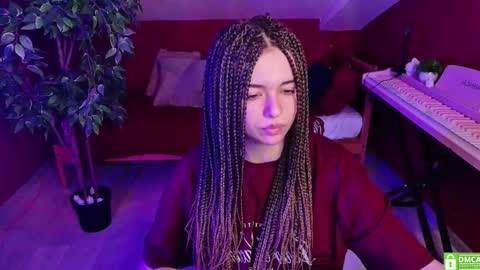 Snapshot of hypequeen_ chatting on November 2025 08:49:01 PM Julia online show from November 2025 08:49:01 PM