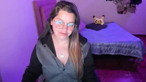 Snapshot of hyun22148625 chatting on January 2025 04:08:01 AM Hello Im Julieta Im 25 years old and I love being here. Thank you for visiting my living room. The only rule is that you hap online show from January 2025 04:08:01 AM