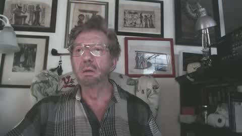 Snapshot of i_submissive_slut chatting on February 2025 01:10:01 AM ImYourBitch online show from February 2025 01:10:01 AM