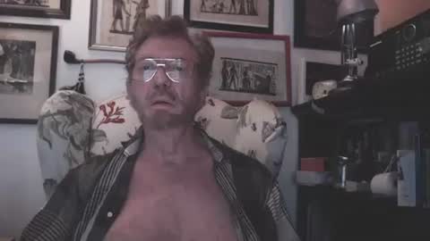 Snapshot of i_submissive_slut chatting on February 2025 03:29:01 AM ImYourBitch online show from February 2025 03:29:01 AM
