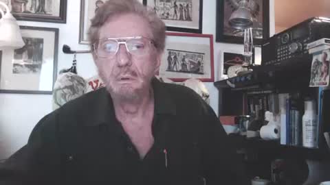 Snapshot of i_submissive_slut chatting on February 2025 02:07:01 AM ImYourBitch online show from February 2025 02:07:01 AM