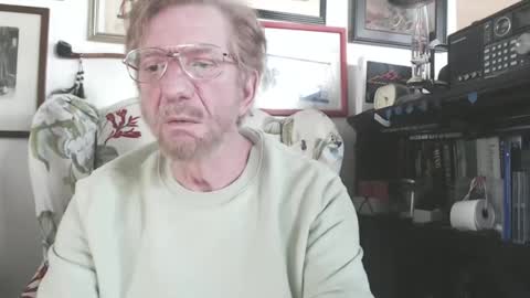 Snapshot of i_submissive_slut chatting on February 2025 12:26:01 AM ImYourBitch online show from February 2025 12:26:01 AM