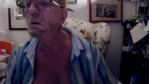 Snapshot of i_submissive_slut chatting on September 2025 05:19:02 AM ImYourBitch online show from September 2025 05:19:02 AM