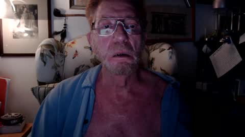 Snapshot of i_submissive_slut chatting on September 2025 07:32:02 AM ImYourBitch online show from September 2025 07:32:02 AM