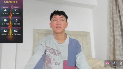 Snapshot of iamjulian_ chatting on December 2024 11:00:01 AM Juliiiiian online show from December 2024 11:00:01 AM