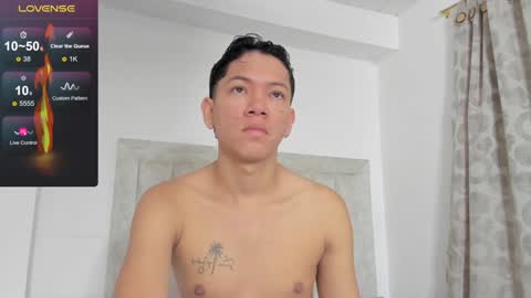 Snapshot of iamjulian_ chatting on December 2024 11:01:01 AM Juliiiiian online show from December 2024 11:01:01 AM