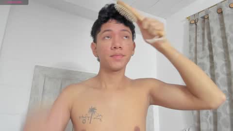 Snapshot of iamjulian_ chatting on December 2024 11:00:01 AM Juliiiiian online show from December 2024 11:00:01 AM
