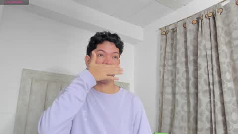 Snapshot of iamjulian_ chatting on December 2024 11:11:02 AM Juliiiiian online show from December 2024 11:11:02 AM