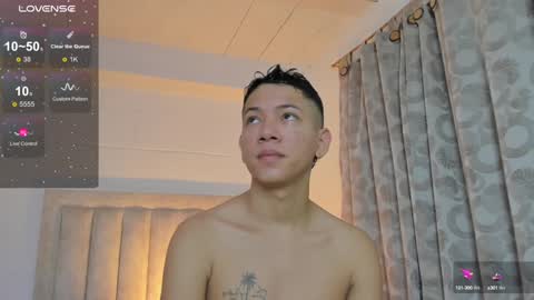 Snapshot of iamjulian_ chatting on January 2025 10:59:02 AM Juliiiiian online show from January 2025 10:59:02 AM
