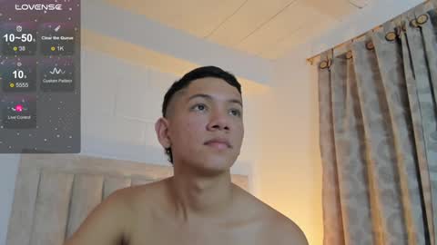 Snapshot of iamjulian_ chatting on January 2025 05:05:01 PM Juliiiiian online show from January 2025 05:05:01 PM