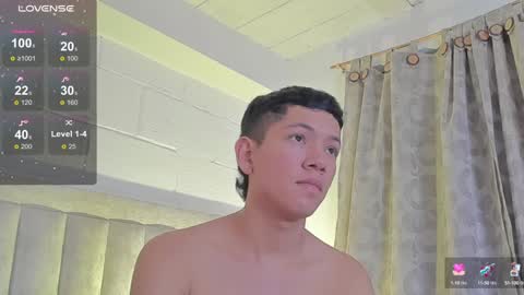 Snapshot of iamjulian_ chatting on January 2025 05:11:01 PM Juliiiiian online show from January 2025 05:11:01 PM