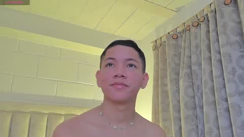 Snapshot of iamjulian_ chatting on February 2025 11:12:02 AM Juliiiiian online show from February 2025 11:12:02 AM