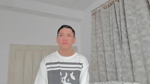 Snapshot of iamjulian_ chatting on February 2025 11:17:02 AM Juliiiiian online show from February 2025 11:17:02 AM