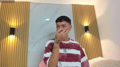 Snapshot of iamjulian_ chatting on February 2025 11:22:02 AM Juliiiiian online show from February 2025 11:22:02 AM