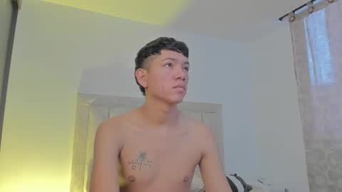 Snapshot of iamjulian_ chatting on February 2025 11:25:01 AM Juliiiiian online show from February 2025 11:25:01 AM