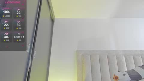 Snapshot of iamjulian_ chatting on February 2025 05:37:02 PM Juliiiiian online show from February 2025 05:37:02 PM