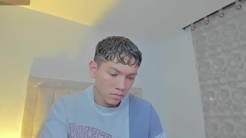 Snapshot of iamjulian_ chatting on March 2025 10:43:02 AM Juliiiiian online show from March 2025 10:43:02 AM