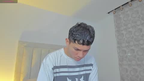 Snapshot of iamjulian_ chatting on March 2025 10:52:02 AM Juliiiiian online show from March 2025 10:52:02 AM