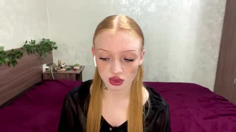 Lylu online show from November 2025 05:51:01 AM