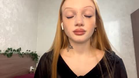 Lylu online show from November 2025 05:33:01 AM