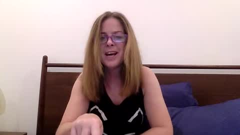 Snapshot of iampoppyy chatting on October 2025 02:33:01 AM iampoppyy online show from October 2025 02:33:01 AM