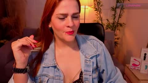 Snapshot of iamxamira chatting on December 2025 12:21:02 PM iamxamira online show from December 2025 12:21:02 PM