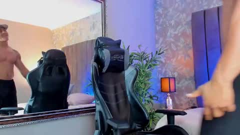 Ian White online show from September 2025 08:54:01 PM