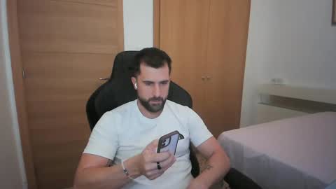 Snapshot of iberian_macho chatting on October 2025 03:11:02 PM iberian_macho online show from October 2025 03:11:02 PM