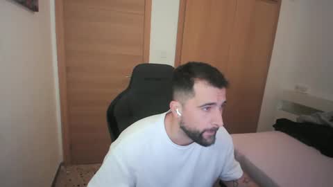 Snapshot of iberian_macho chatting on November 2025 02:28:01 PM iberian_macho online show from November 2025 02:28:01 PM