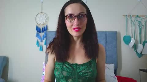 Snapshot of iberianmoonmk chatting on November 2025 01:24:03 PM Iberian Moon online show from November 2025 01:24:03 PM