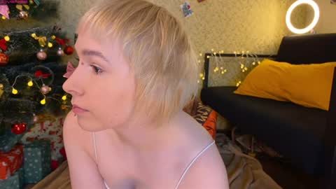 Snapshot of igotuscookies chatting on January 2025 05:30:02 PM Emmy help me reach 100 thumbs up online show from January 2025 05:30:02 PM