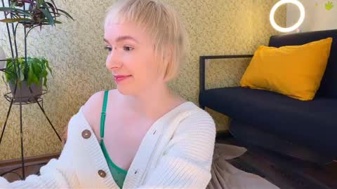 Snapshot of igotuscookies chatting on February 2025 10:07:01 AM Emmy help me reach 100 thumbs up online show from February 2025 10:07:01 AM