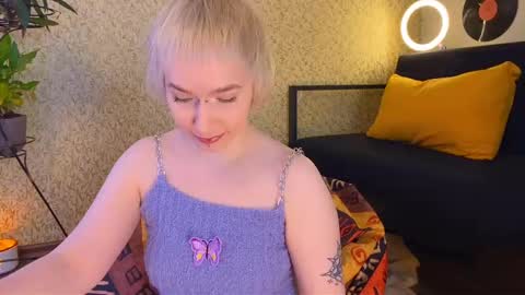 Snapshot of igotuscookies chatting on March 2025 09:10:02 AM Emmy help me reach 100 thumbs up online show from March 2025 09:10:02 AM