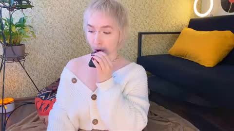 Snapshot of igotuscookies chatting on March 2025 07:53:01 AM Emmy help me reach 100 thumbs up online show from March 2025 07:53:01 AM