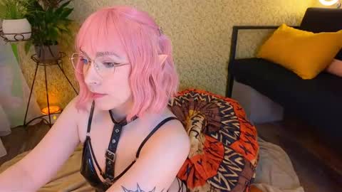 Snapshot of igotuscookies chatting on November 2025 12:22:02 AM Emmy help me reach 100 thumbs up online show from November 2025 12:22:02 AM