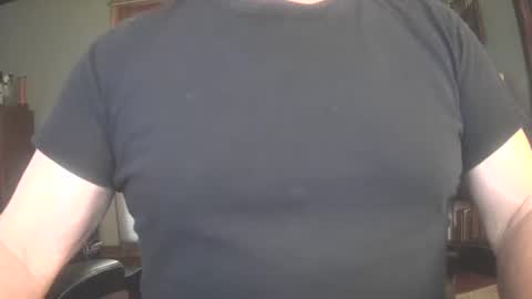 Snapshot of il_undercover chatting on October 2025 12:33:01 PM il_undercover online show from October 2025 12:33:01 PM