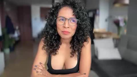 Kloe online show from November 2025 06:19:02 PM