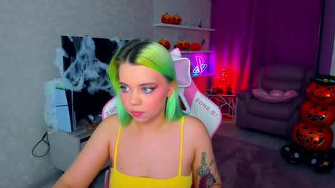 Roxy online show from October 2025 05:35:01 PM