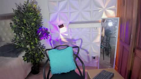 Snapshot of im_crisvega88 chatting on November 2025 03:18:02 AM criss online show from November 2025 03:18:02 AM