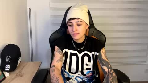 Snapshot of im_laia_ chatting on December 2024 02:20:02 AM Laia online show from December 2024 02:20:02 AM