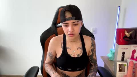 Snapshot of im_laia_ chatting on February 2025 08:33:01 PM Laia online show from February 2025 08:33:01 PM