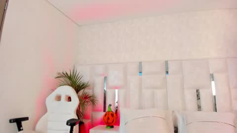 Nika online show from October 2025 01:34:02 PM