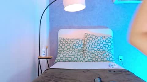 Snapshot of im_nova_w chatting on October 2025 07:25:02 PM nova online show from October 2025 07:25:02 PM