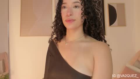 Snapshot of imsarah__ chatting on October 2025 01:13:02 AM Sara online show from October 2025 01:13:02 AM