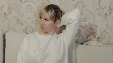 Snapshot of incredible_ariela chatting on January 2025 02:24:02 PM incredible_ariela online show from January 2025 02:24:02 PM