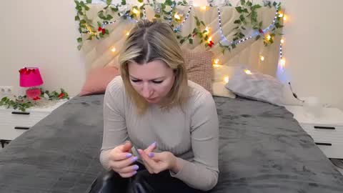 Snapshot of incredible_ariela chatting on February 2025 10:26:01 AM incredible_ariela online show from February 2025 10:26:01 AM