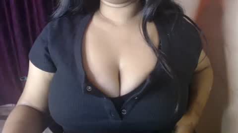 Nia online show from October 2025 11:05:01 PM