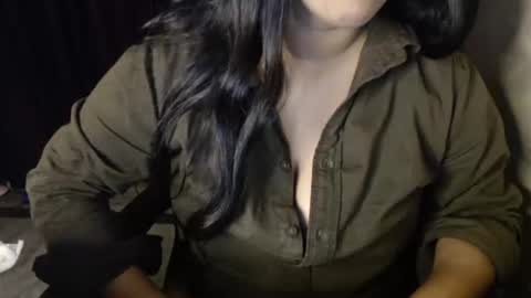 Nia online show from October 2025 10:25:02 PM